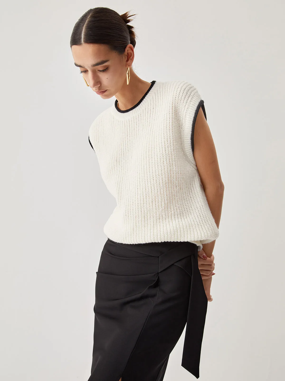 Contrast Trim Graceful Chunky Knit Vest