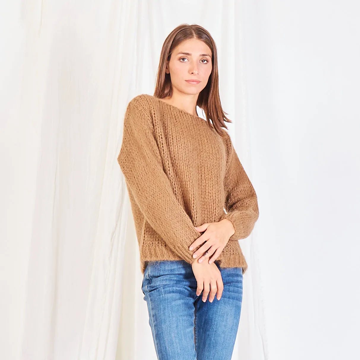 Wholesale chunky mohair-knit sweater with crew neck